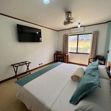Hotel Caucasia Екстериор снимка