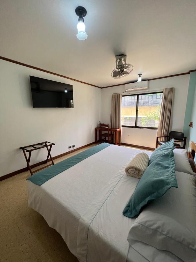 Hotel Caucasia Екстериор снимка