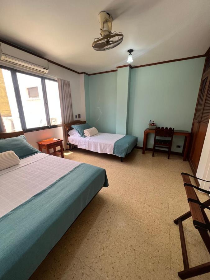 Hotel Caucasia Екстериор снимка
