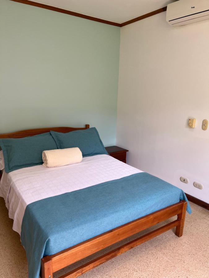Hotel Caucasia Екстериор снимка