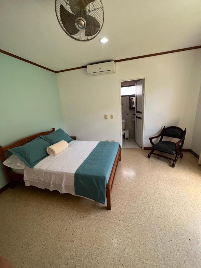 Hotel Caucasia Екстериор снимка