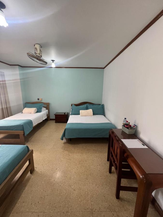 Hotel Caucasia Екстериор снимка