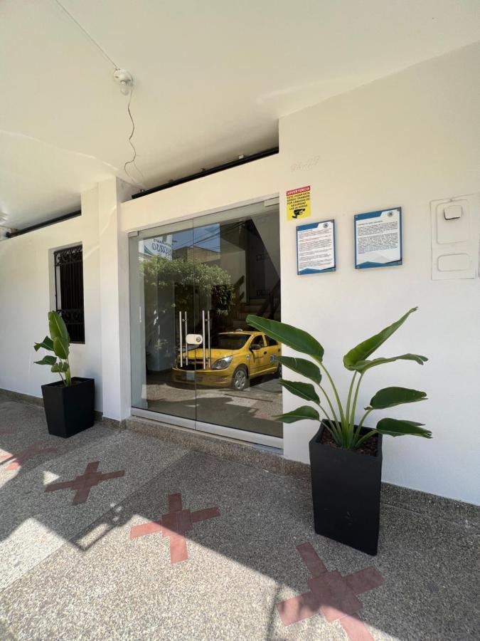 Hotel Caucasia Екстериор снимка