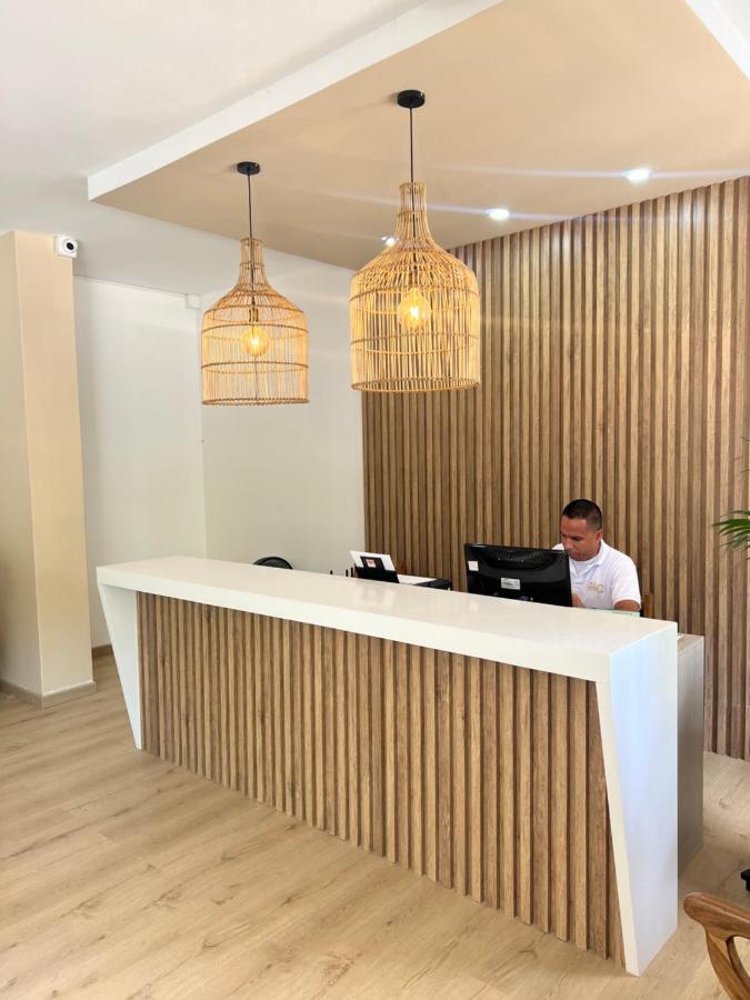 Hotel Caucasia Екстериор снимка