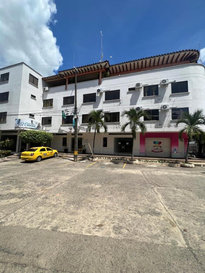 Hotel Caucasia Екстериор снимка