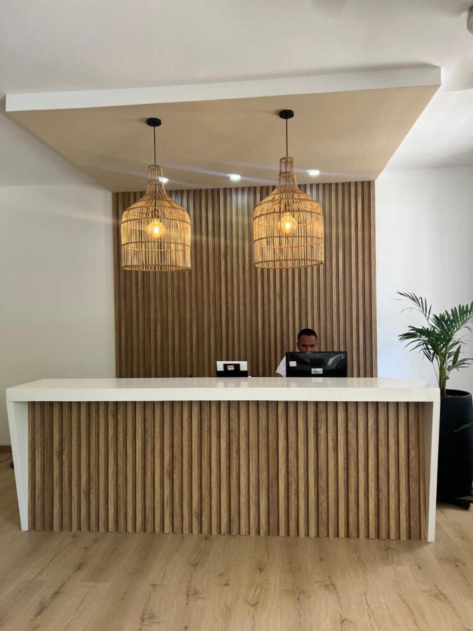 Hotel Caucasia Екстериор снимка