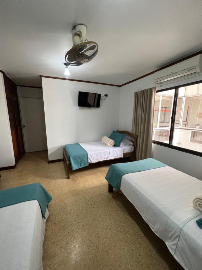 Hotel Caucasia Екстериор снимка
