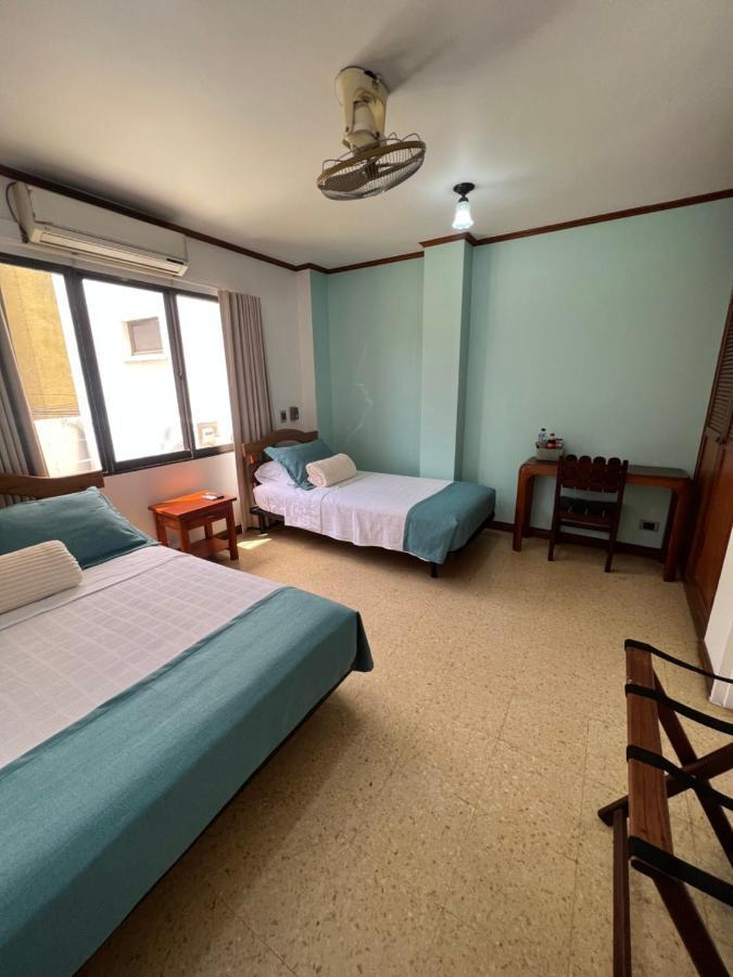 Hotel Caucasia Екстериор снимка