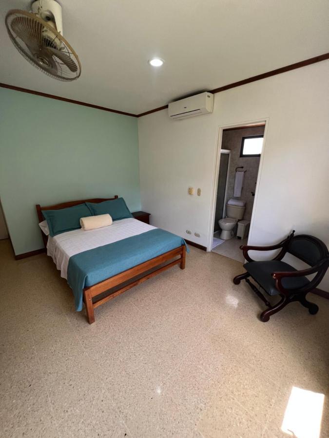 Hotel Caucasia Екстериор снимка