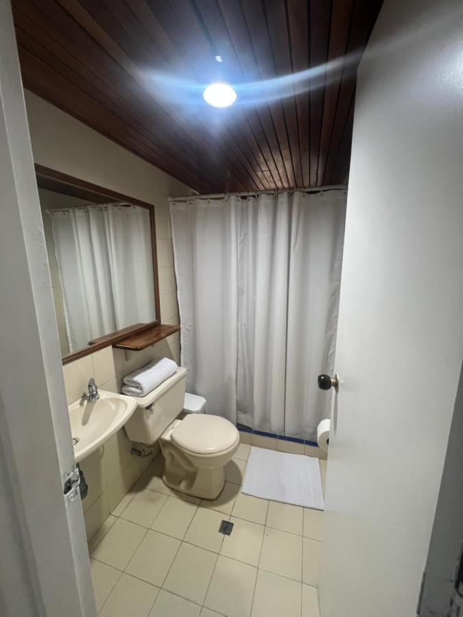 Hotel Caucasia Екстериор снимка