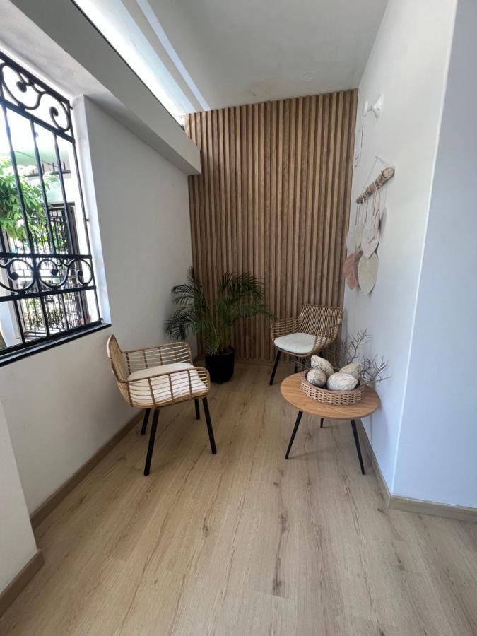 Hotel Caucasia Екстериор снимка