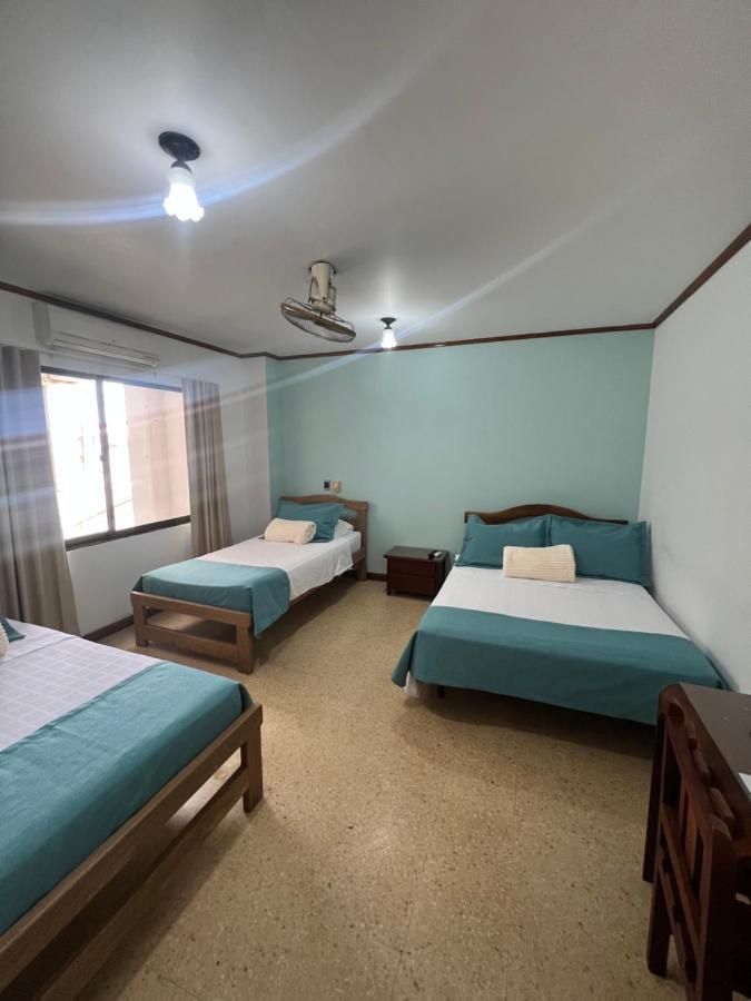 Hotel Caucasia Екстериор снимка