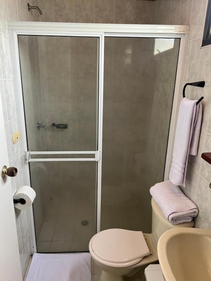 Hotel Caucasia Екстериор снимка